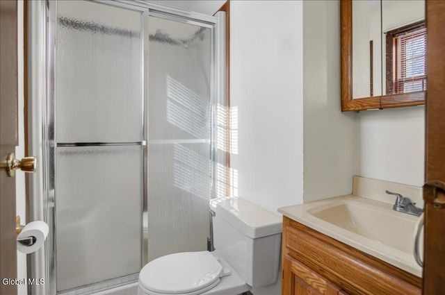 42 Vosburgh Road, Halfmoon, NY 12118