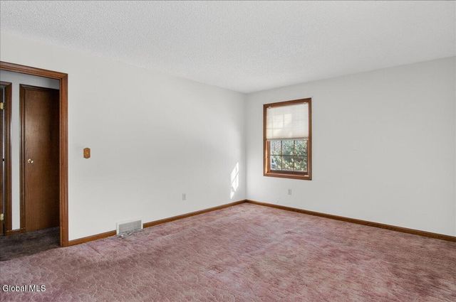 42 Vosburgh Road, Halfmoon, NY 12118