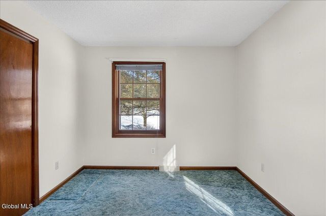 42 Vosburgh Road, Halfmoon, NY 12118