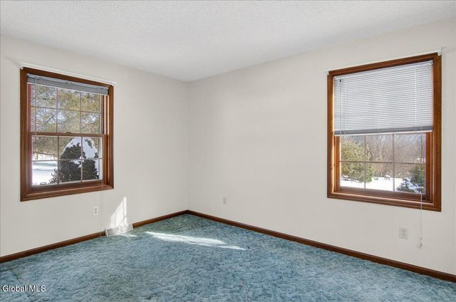 42 Vosburgh Road, Halfmoon, NY 12118