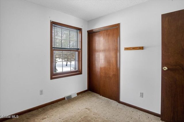 42 Vosburgh Road, Halfmoon, NY 12118