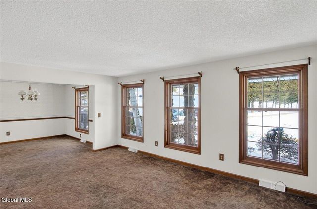 42 Vosburgh Road, Halfmoon, NY 12118