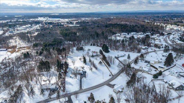 42 Vosburgh Road, Halfmoon, NY 12118