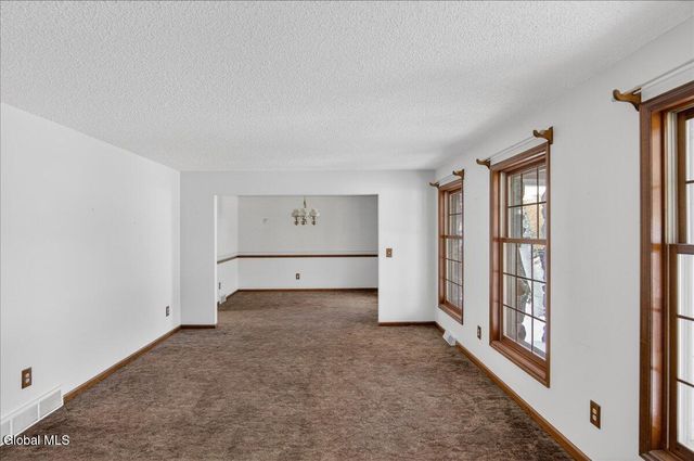 42 Vosburgh Road, Halfmoon, NY 12118