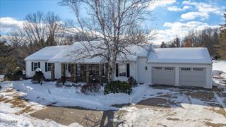 42 Vosburgh Road, Halfmoon, NY 12118