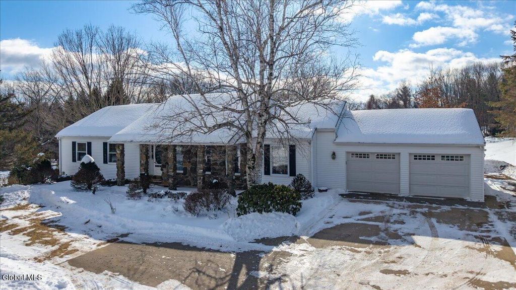 42 Vosburgh Road, Halfmoon, NY 12118