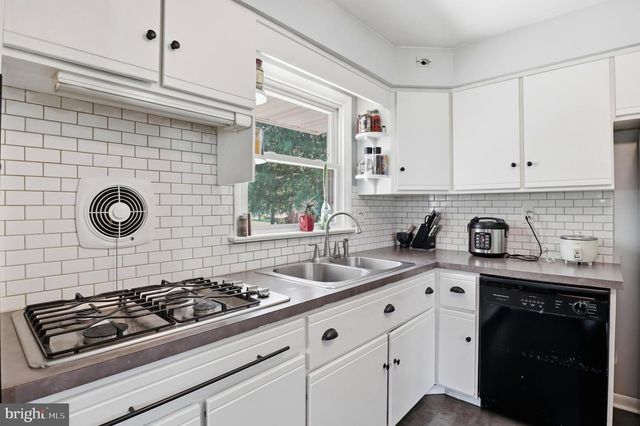 503 FAIRWAY DR, Lancaster, PA 17603