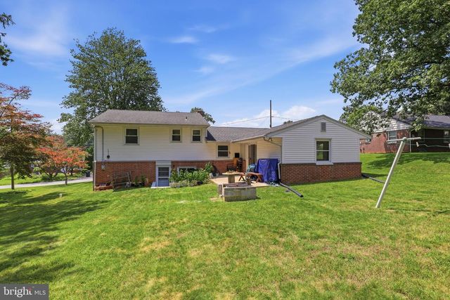 503 FAIRWAY DR, Lancaster, PA 17603