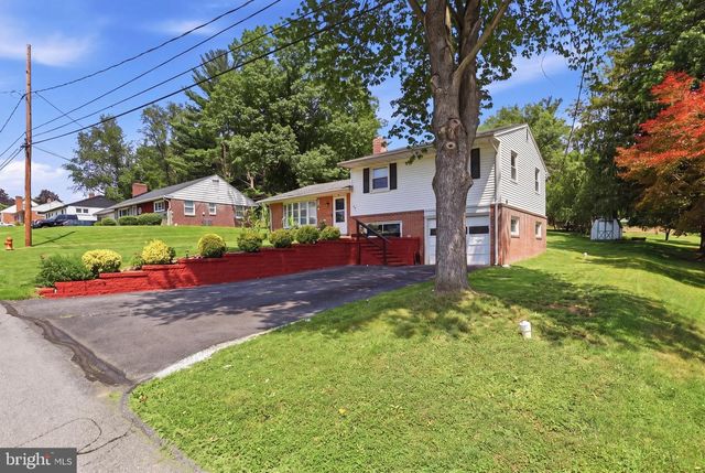 503 FAIRWAY DR, Lancaster, PA 17603