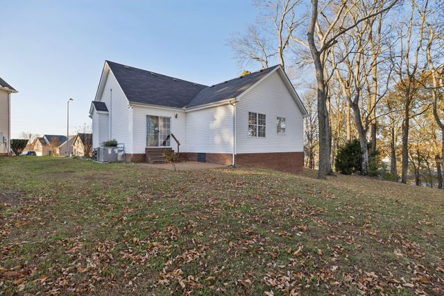 8010 Tiger Ct, Spring Hill, TN 37174