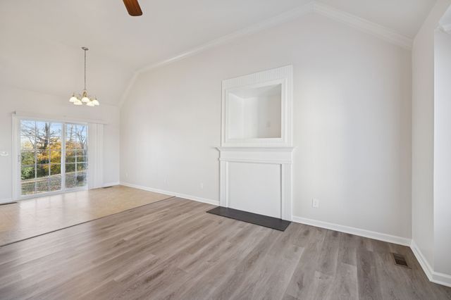 8010 Tiger Ct, Spring Hill, TN 37174