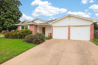 511 Red Coat Lane, Arlington, TX 76002