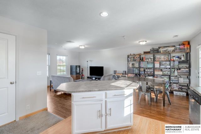 16708 Crown Point Plaza, Omaha, NE 68116