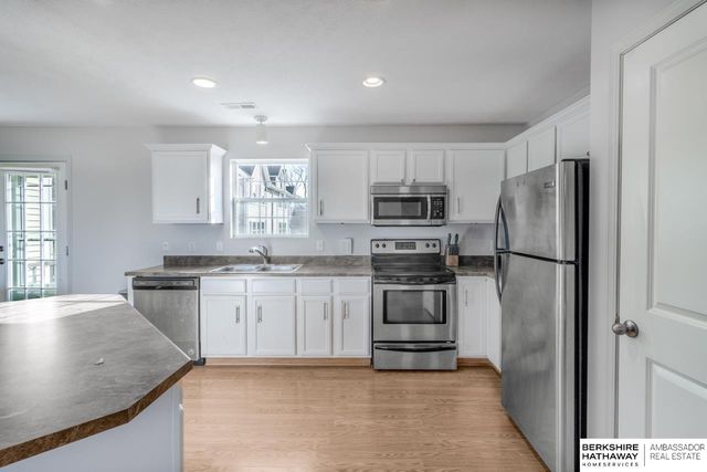 16708 Crown Point Plaza, Omaha, NE 68116