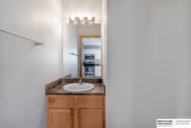 16708 Crown Point Plaza, Omaha, NE 68116