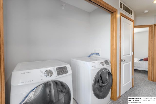 16708 Crown Point Plaza, Omaha, NE 68116