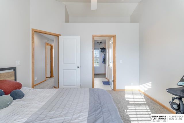 16708 Crown Point Plaza, Omaha, NE 68116