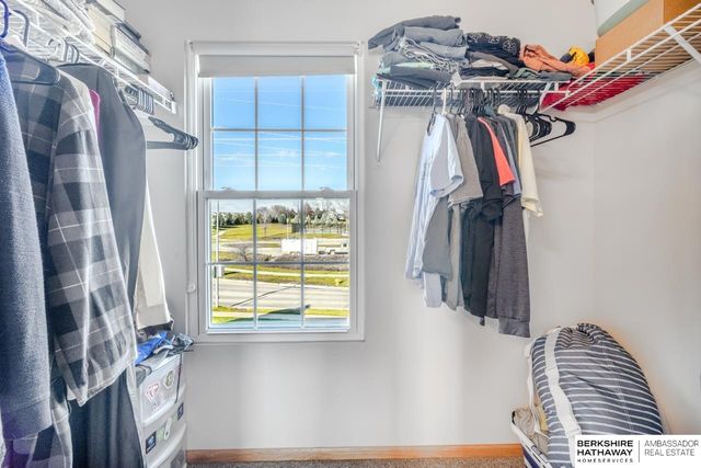 16708 Crown Point Plaza, Omaha, NE 68116