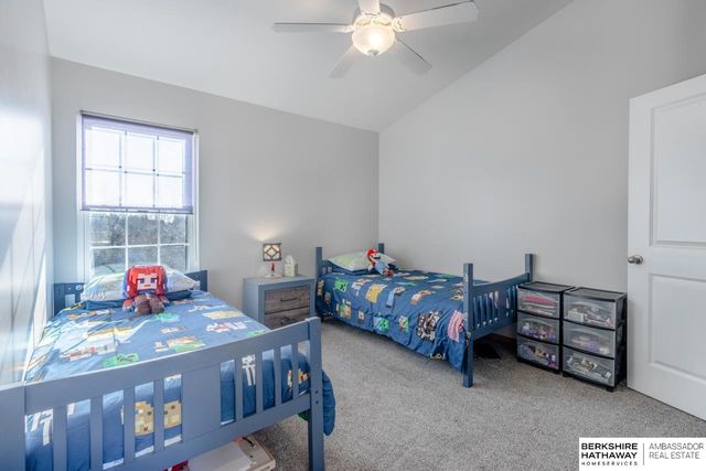 16708 Crown Point Plaza, Omaha, NE 68116