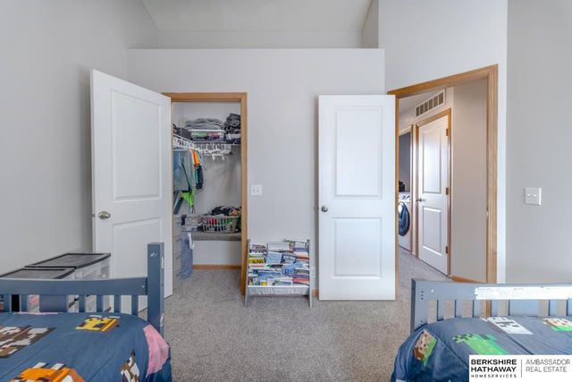 16708 Crown Point Plaza, Omaha, NE 68116