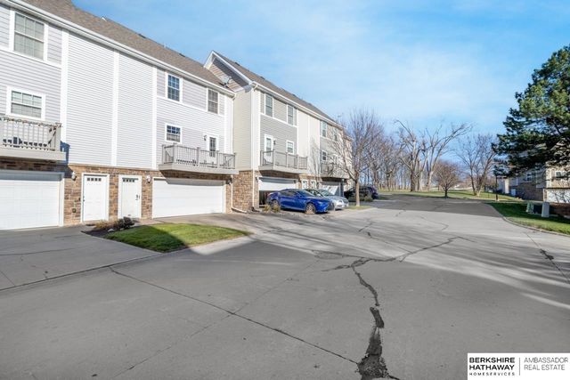 16708 Crown Point Plaza, Omaha, NE 68116