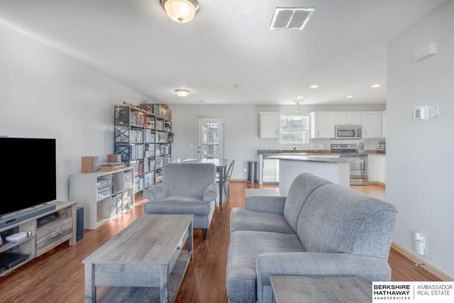 16708 Crown Point Plaza, Omaha, NE 68116