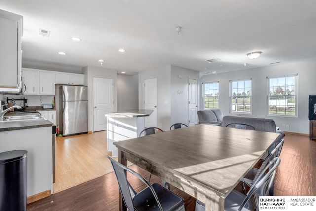 16708 Crown Point Plaza, Omaha, NE 68116