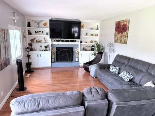 2723 Country Side Drive, West Des Moines, IA 50265