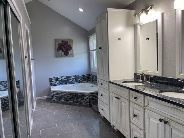 2723 Country Side Drive, West Des Moines, IA 50265