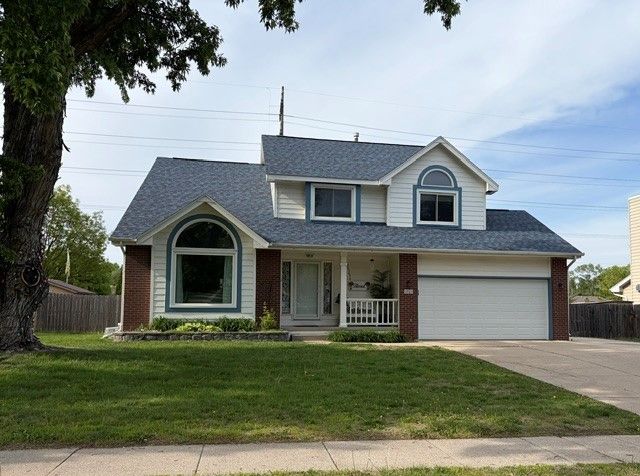 2723 Country Side Drive, West Des Moines, IA 50265