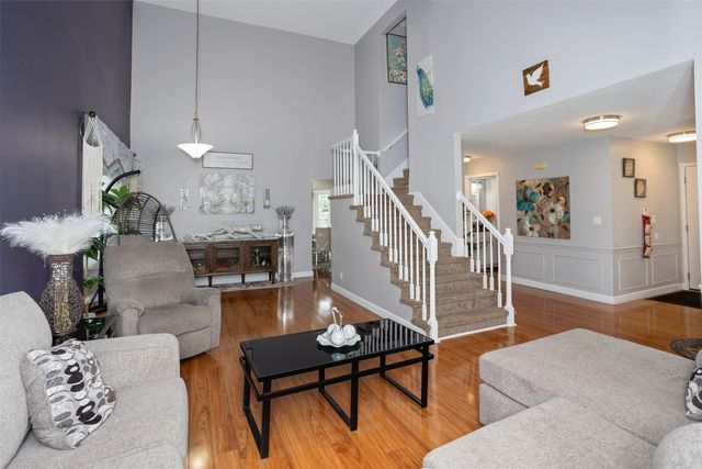 2723 Country Side Drive, West Des Moines, IA 50265