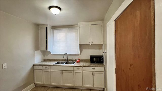 13233 Santa Rosa Drive, Detroit, MI 48238