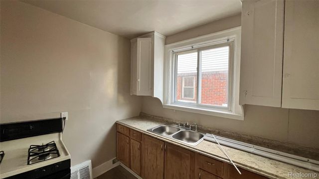 13233 Santa Rosa Drive, Detroit, MI 48238