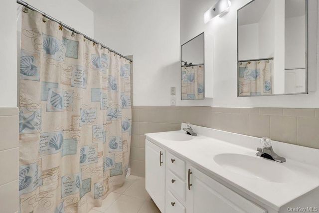 103 Narragansett Villas Drive, Lindenhurst, NY 11757