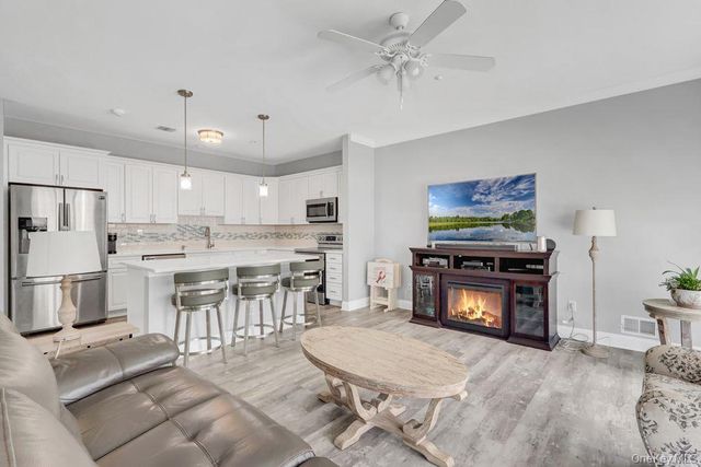 103 Narragansett Villas Drive, Lindenhurst, NY 11757