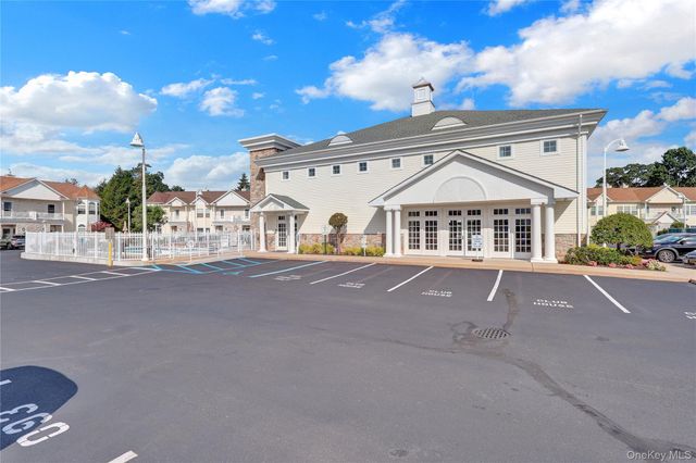 103 Narragansett Villas Drive, Lindenhurst, NY 11757