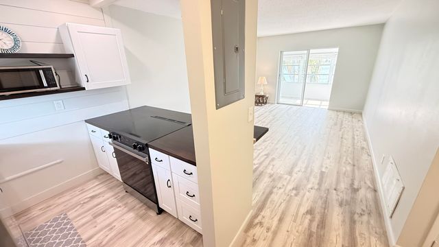 1114 Lake Terrace 205, Boynton Beach, FL 33426