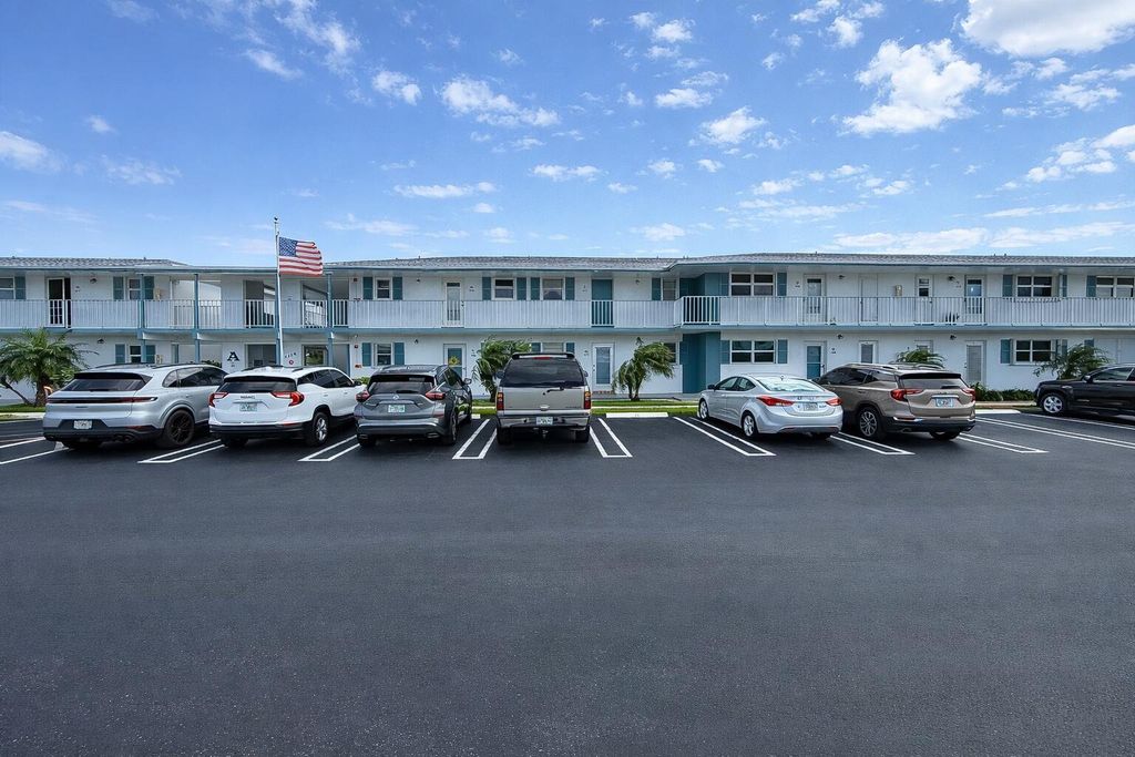 1114 Lake Terrace 205, Boynton Beach, FL 33426