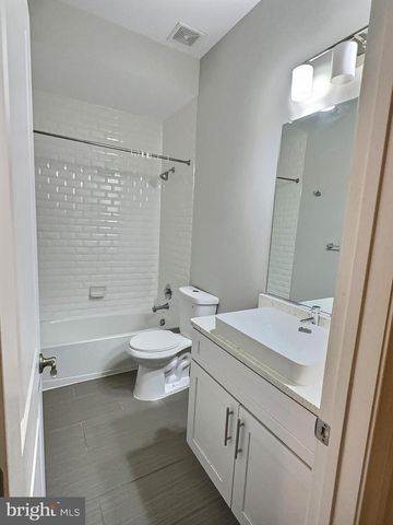 2179 HALF MOON PL NE, Washington, DC 20018