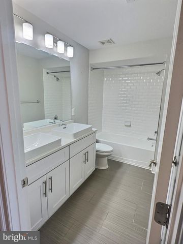 2179 HALF MOON PL NE, Washington, DC 20018