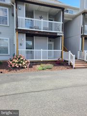 2004 WATERS EDGE DRIVE # 135, Newark, DE 19702