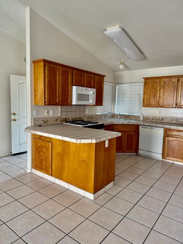 2144 S Virmargo Street, Visalia, CA 93292