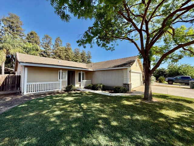 2144 S Virmargo Street, Visalia, CA 93292
