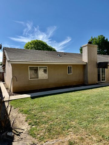 2144 S Virmargo Street, Visalia, CA 93292