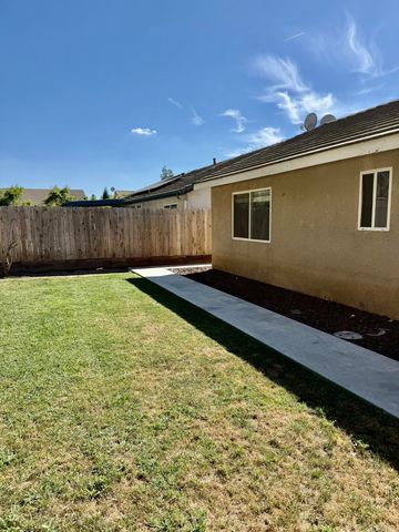 2144 S Virmargo Street, Visalia, CA 93292