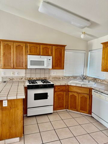 2144 S Virmargo Street, Visalia, CA 93292