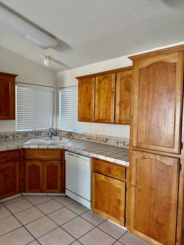 2144 S Virmargo Street, Visalia, CA 93292