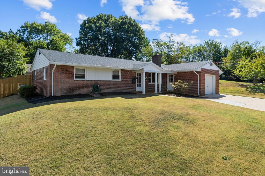6117 ROSE HILL DR, Alexandria, VA 22310