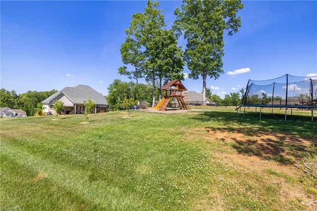 8407 Poplar Bluff Drive, Stokesdale, NC 27357