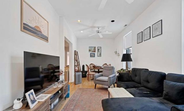 2544 N Burling Street 2R, Chicago, IL 60614